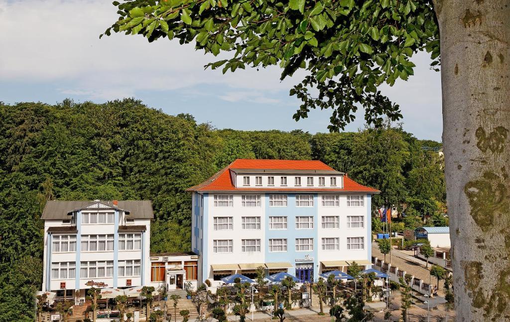 Hotel Xenia Зеллин Экстерьер фото