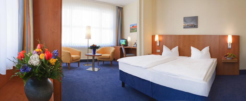 Hotel Xenia Зеллин Экстерьер фото