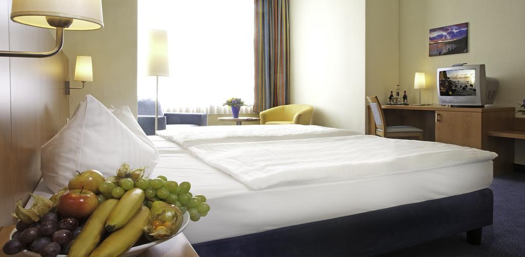 Hotel Xenia Зеллин Экстерьер фото